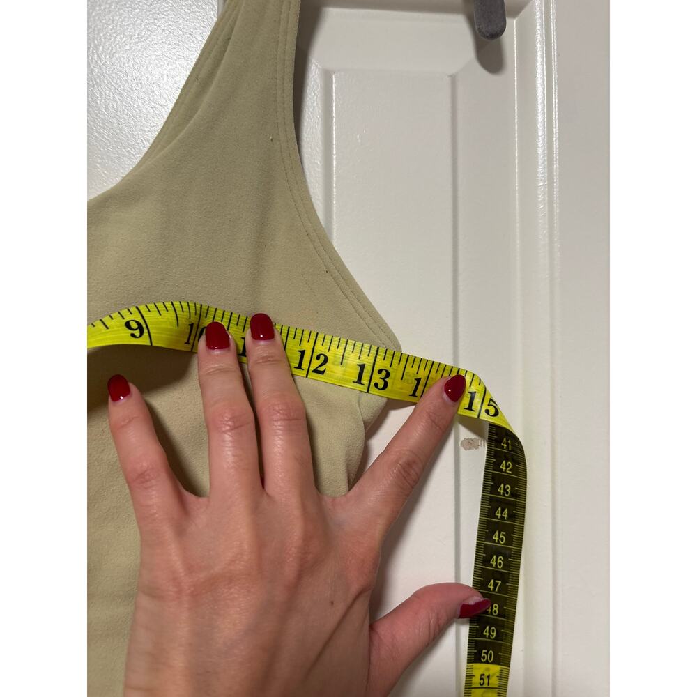 Lululemon Crop Tank Top in Olive Green, Size 6 - Picture 4 of 5